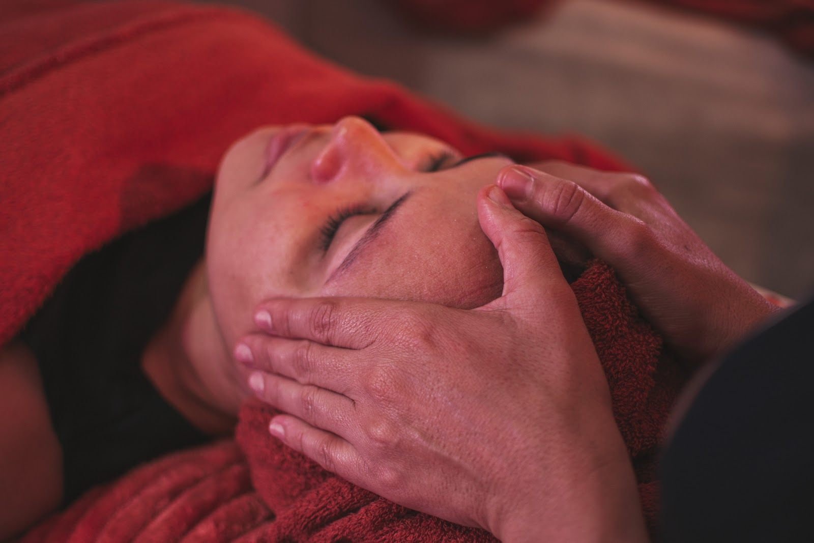 Massagem na cabeça e no rosto